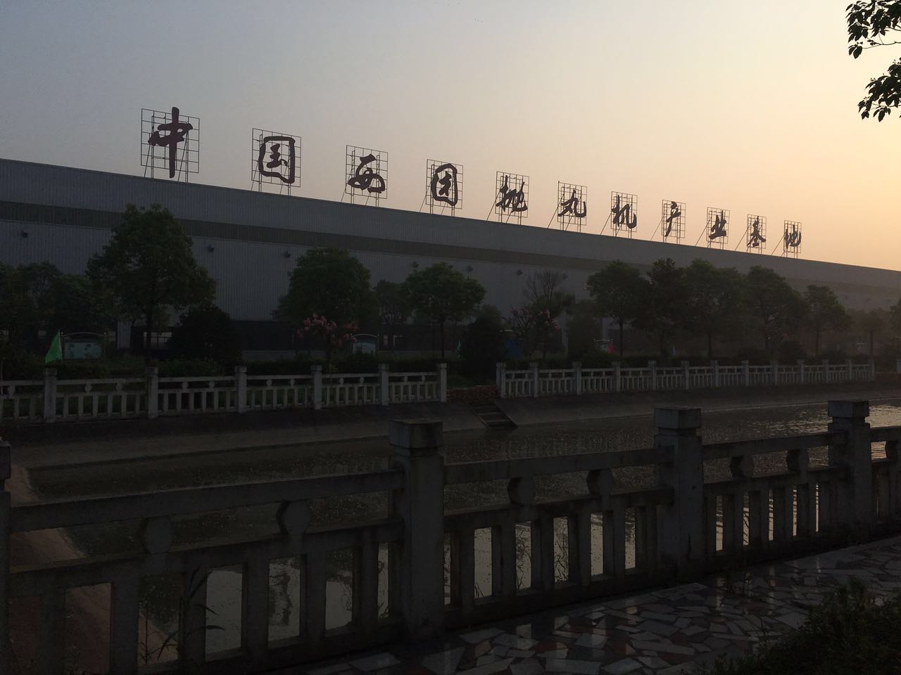 江蘇拋丸機除銹設(shè)備 9518027709840280